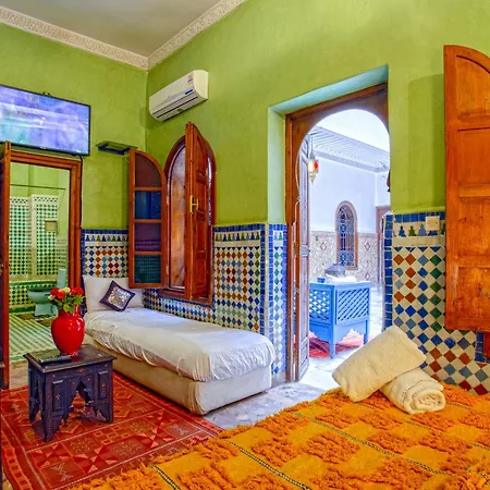 Riad Lakhdar-2